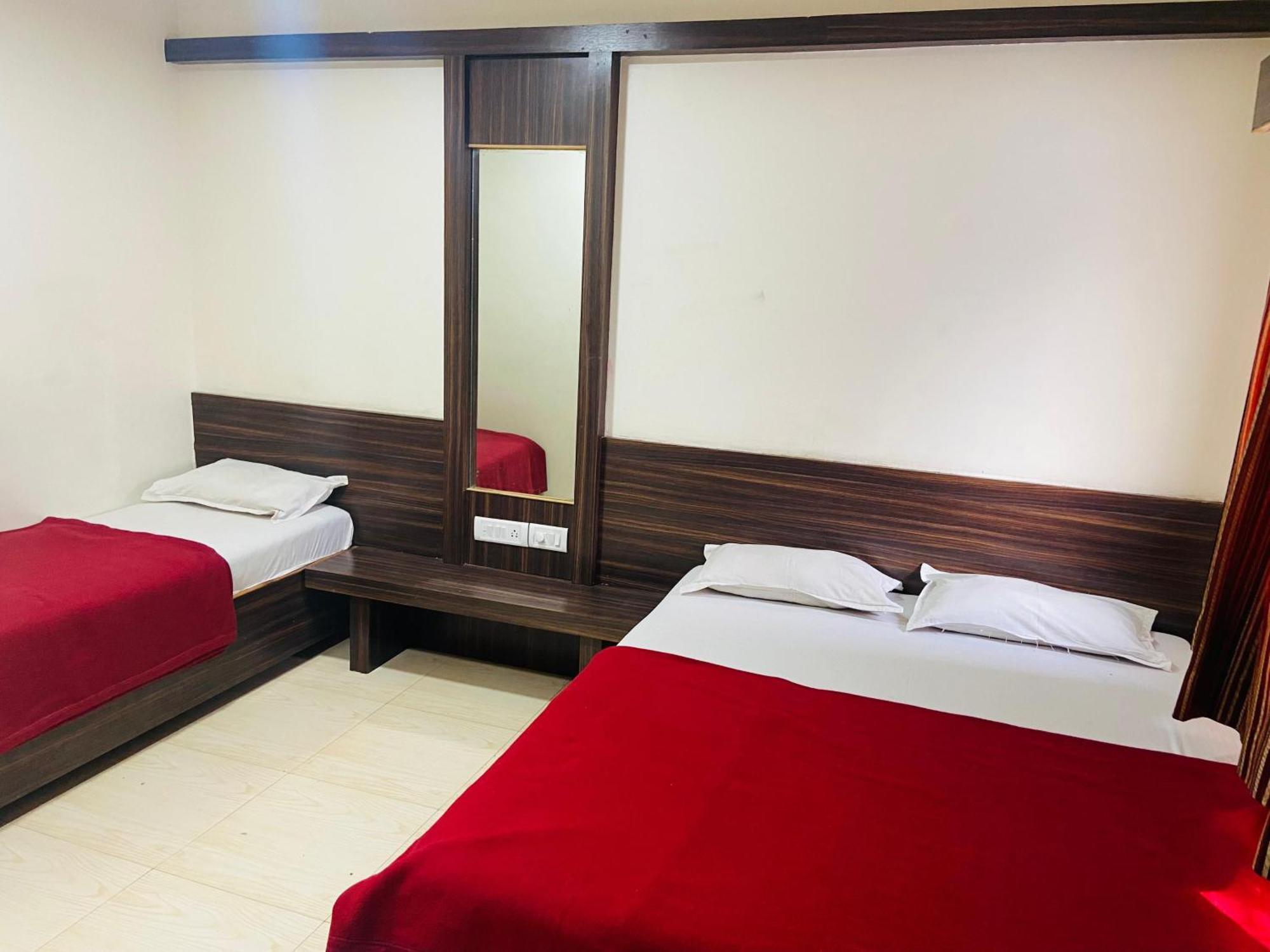 Hotel Sai Bhawani Shirdi Exterior foto